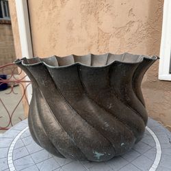 Vintage Unbranded Hand Hammered Italian Brass & Copper Pot