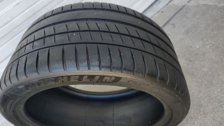 Tengo una llanta año 2022 Michelin Pilot sport 4 s K2 285 35 zr 20 104y 90% de vida