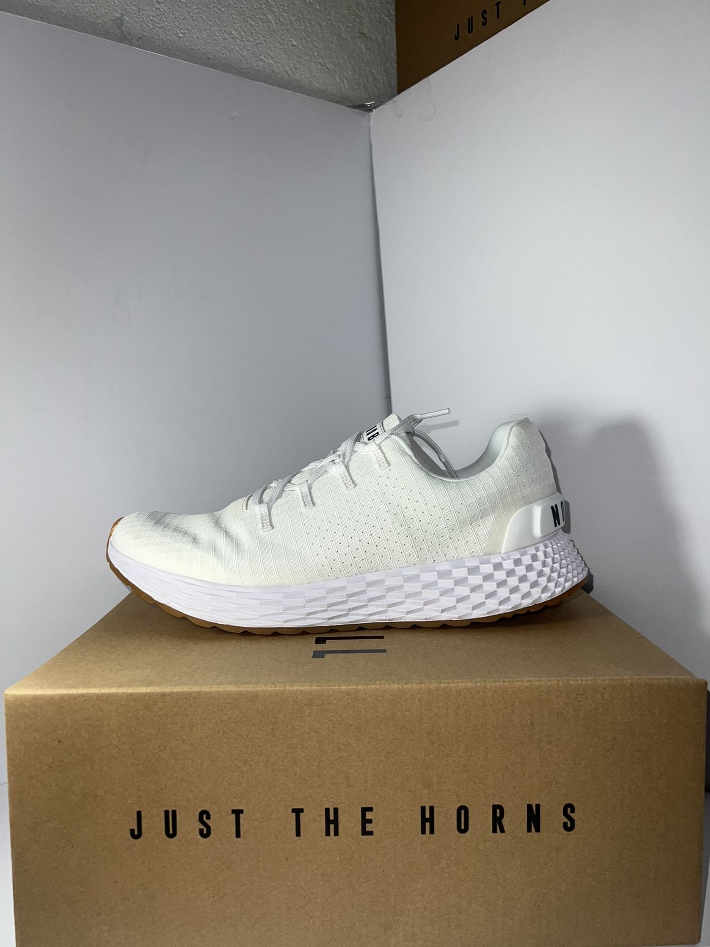 NoBull Allday Ripstop Runner Men’s Size 8 Triple White $200 Retail Price
