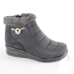 Toddlers  Snow Boots Size 9 