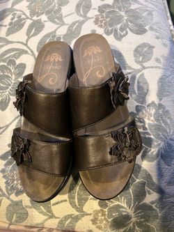 Women’s shoes