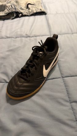 Nike Gato big kids shoes size 4y