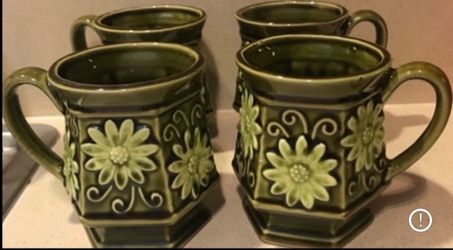 4 Vintage Matching Mugs