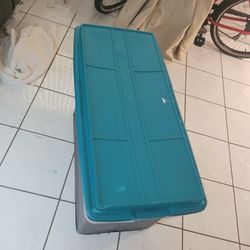 Hefty 63 Quart Long Storage Bin