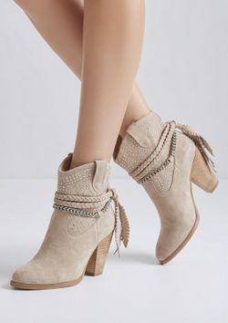 Women’s Not Rated Boots Size 10