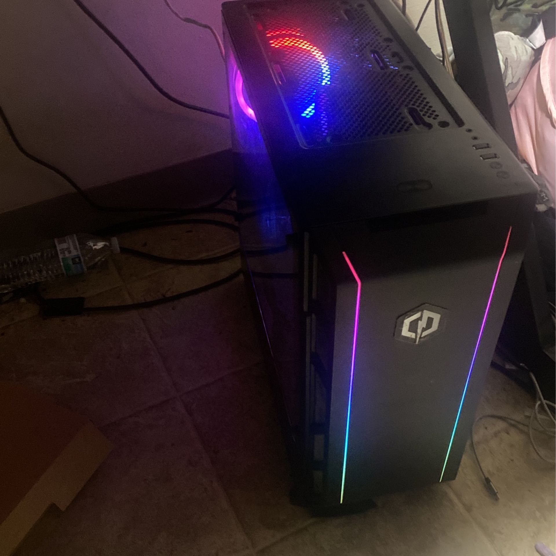 CyberPowerPC - Ryzen5 2600 3.4GHz RX580 AX370M 16GB 3200 DDR4 250GB SSD 2TB HDD