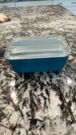 Vintage PYREX refrigerator dish