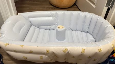 Baby inflatable bathtub