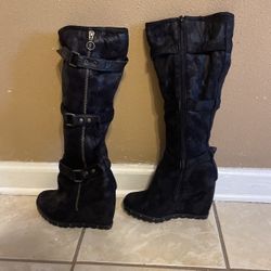 Woman’s Black Suede Wedge Bot