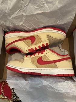 Nike Dunk Low Strawberry Waffle Sz9