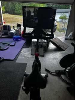 Peloton Bike w/shoes