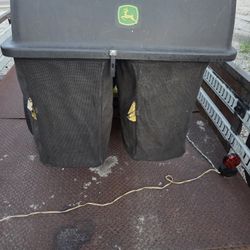 ((READ AD))((GRASS CATCHER 42" Johndeere)) Riding Mower