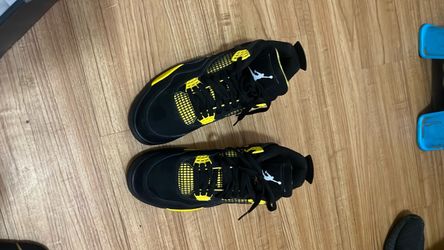 Jordan 4’s thunder
