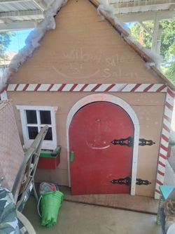 Outdoor playhouse/tree house.