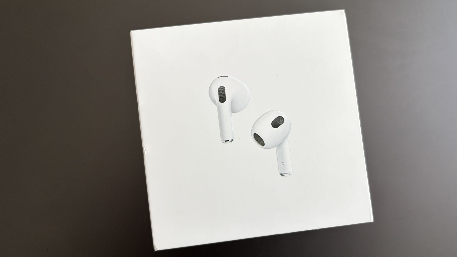 Apple AirPods With Lightning Charging Case