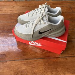 Nike shoes Size 9 