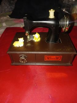 Vintage little kitty cat sewing machine music box