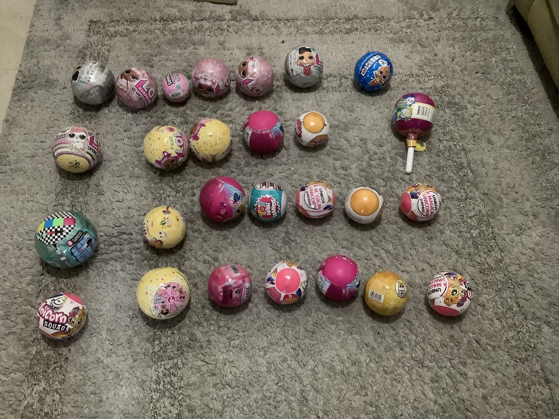 27 Mystery Collectible Capsule, LOL, 5 surprises,Pikmi, etc