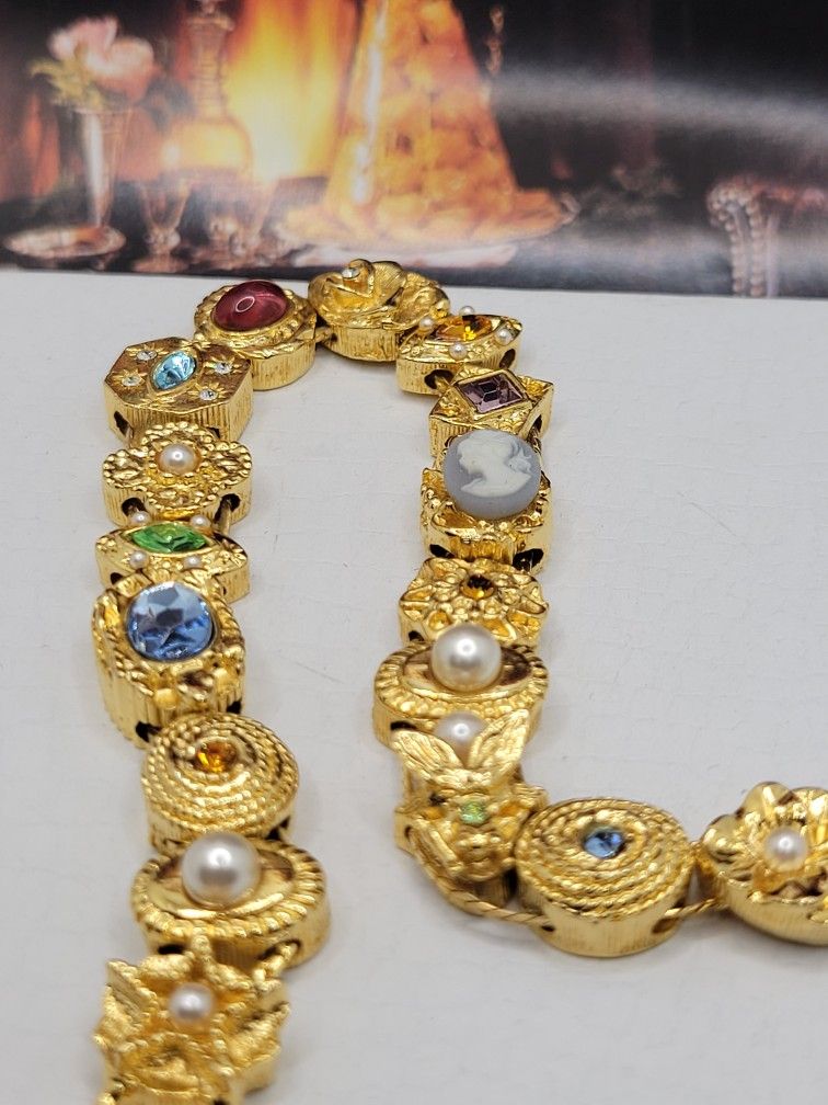 GORGEOUS 14K GOLD PLATED VINTAGE CAMEO BRACELET MULTI STONES & PEARLS 8"INCHES LONG, PRECIOUS VINTAGE PIECE IN 14K GOLD PLATED, VERY UNIQUE BRACELET.