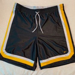 Nike Reversible Basketball Shorts, Size M
