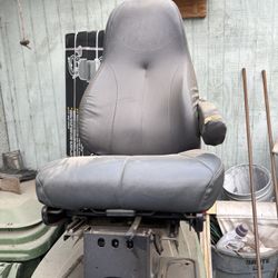 International 2013 Passenger Seat 