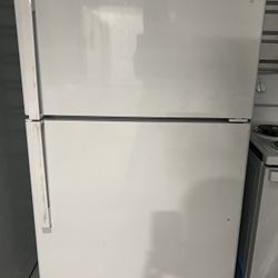 Selling Refrigerator Whirlpool Top Freezer 