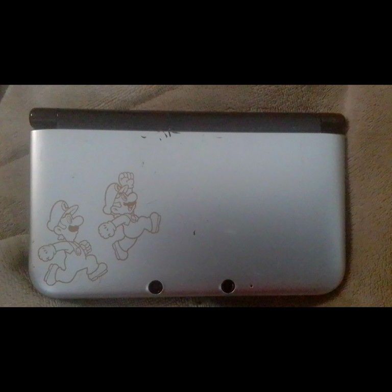 Nintendo 3DS XL the year of luigi 