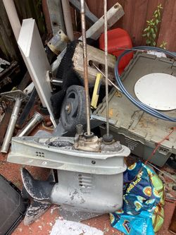 Johnson /. Evinrude.    Lower Unit Older Model.      As / Is   Take.  It. 100.00