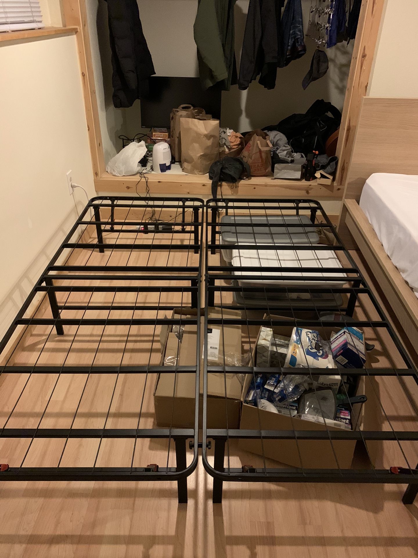 Amazon Basics Queen Foldable Platform Bed Frame