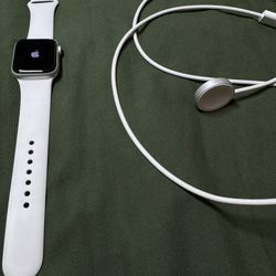 Apple Watch Series 6 & Charger 