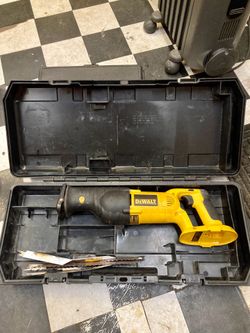 DeWalt Cordless Sawzawl w/case