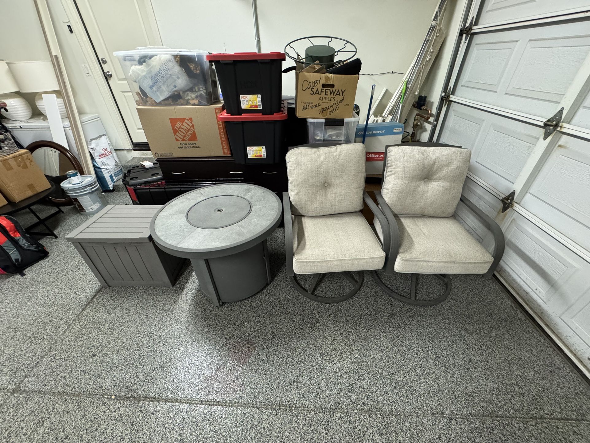Outdoor/Patio Set & Fireplace