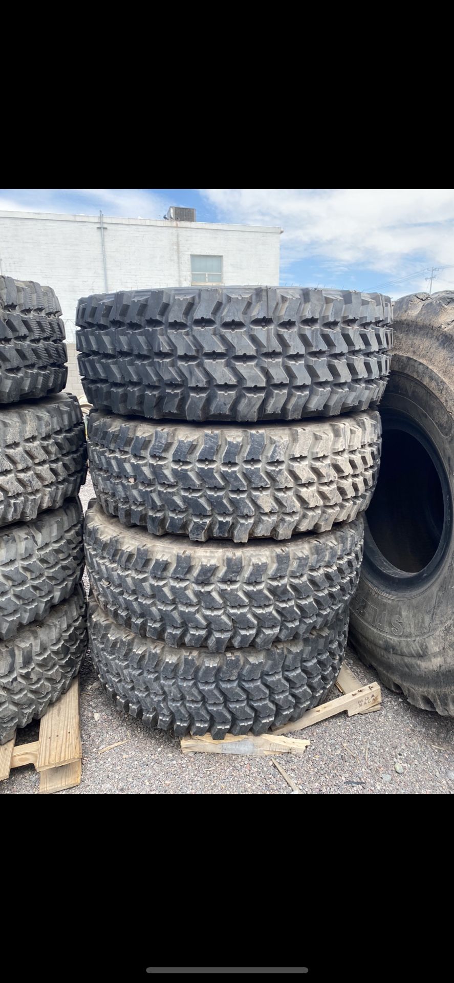 395/85r20 Goodyear MVT Surplus