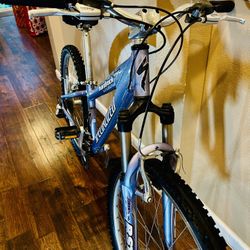 SPECIALIZED “ Hardrock Sports “ 21 Spd. Shimano, Good Tires & Brakes, 