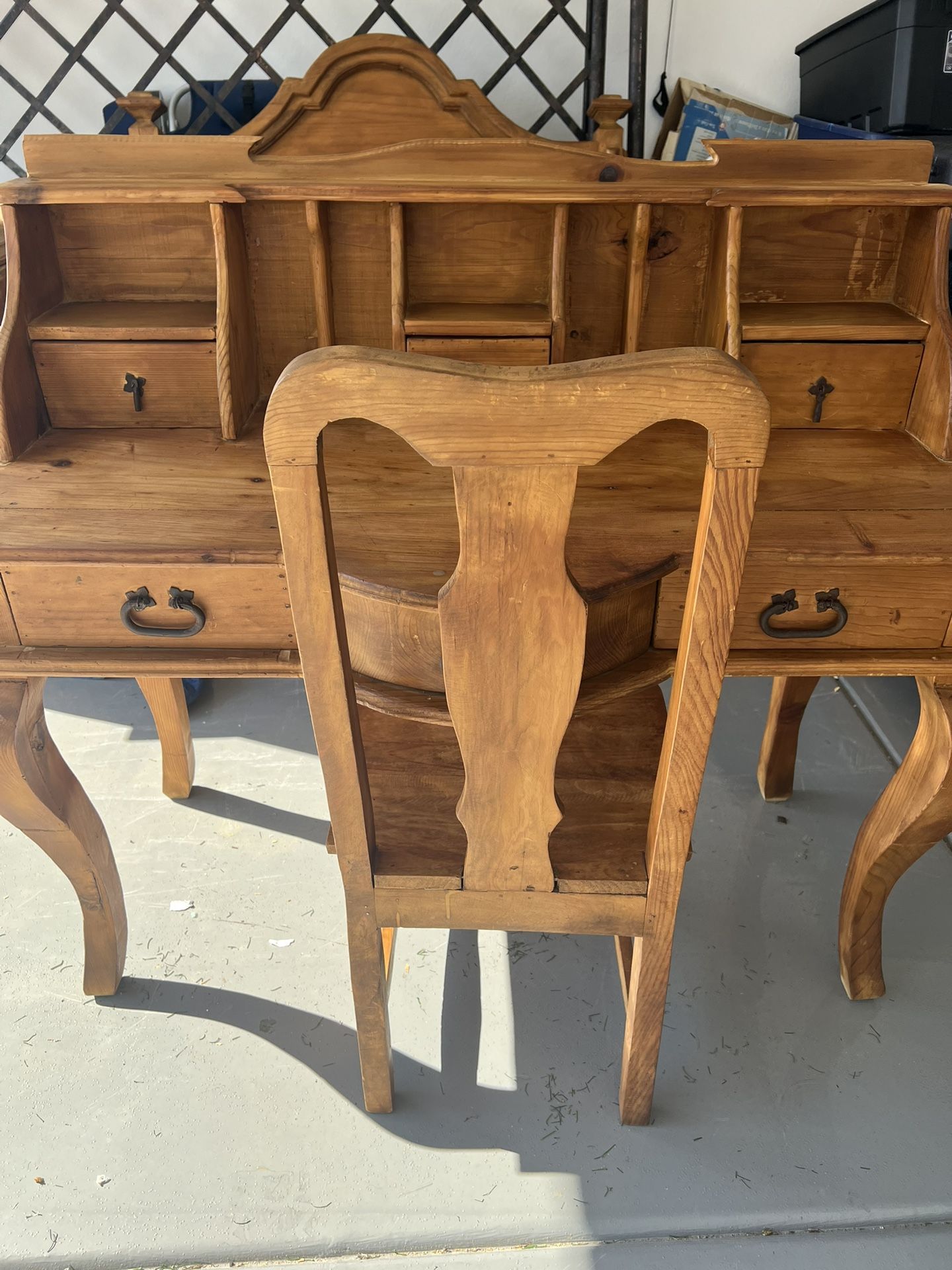 DESK & CHAIR