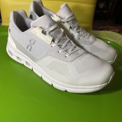 Women’s On Cloud White Size 10