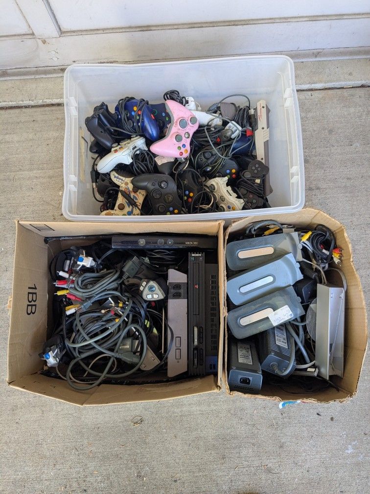 Huge Lot Of Old Video Game Stuff