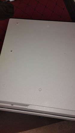 *White*.   PS4 Pro