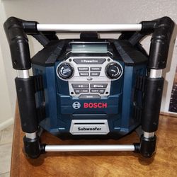 LIKE NEW BOSCH M18 POWER BOX SUBWOOFER CHARGER BATTERY BAY BLUETOOTH RADIO (TOOL ONLY)