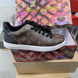 louis Vuitton Men`s Size 8