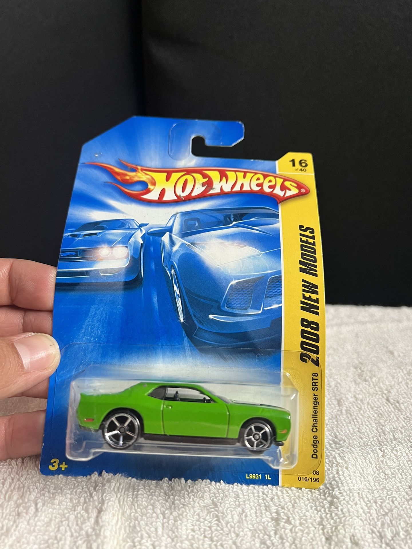 Hot Wheels 2008 Dodge Challenger SRT8