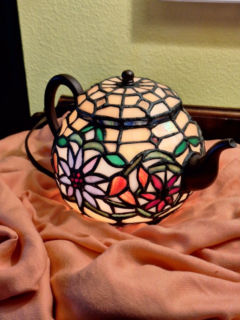 Vintage Tiffany Similar In Style Indian Teapot Accent Lamp