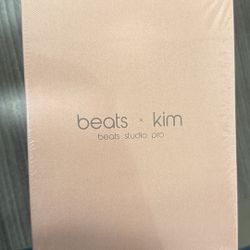 Kim Kardashian X Beats 