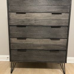 5-Drawer Solid Wood Dresser / Chest