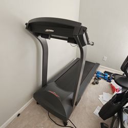 Life Fitness T3 Treadmill