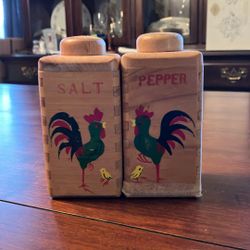 Wooden Salt & Pepper Shaker Set 