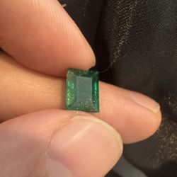 Natural Emearld Vivid Green 2ct