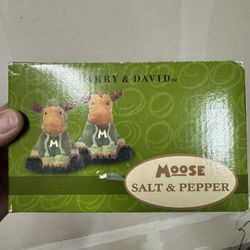 2007 Harry And David Collectible Salt And Pepper Shakers
