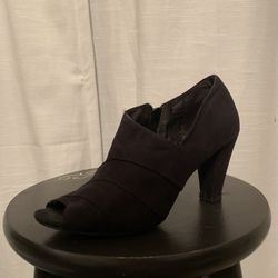 Mootsie Tootsie Open Toe Booties (Size 8.5)