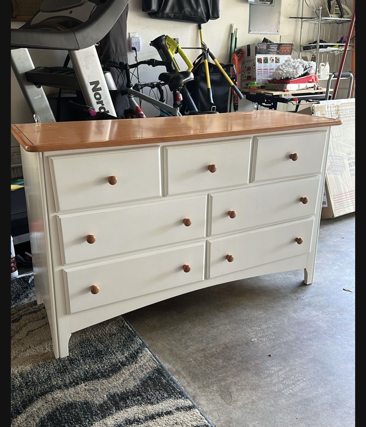 Dresser & Hutch